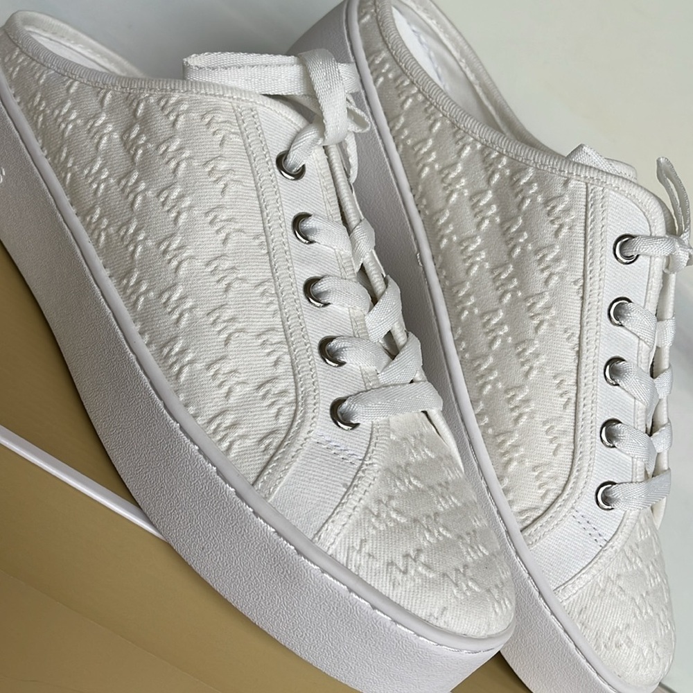 Michael Kors POPPY SLIDE SNEAKERS MK DEBOSSED WASHED DENIM
49T4POFP2D Platforms - Picture 7 of 16
